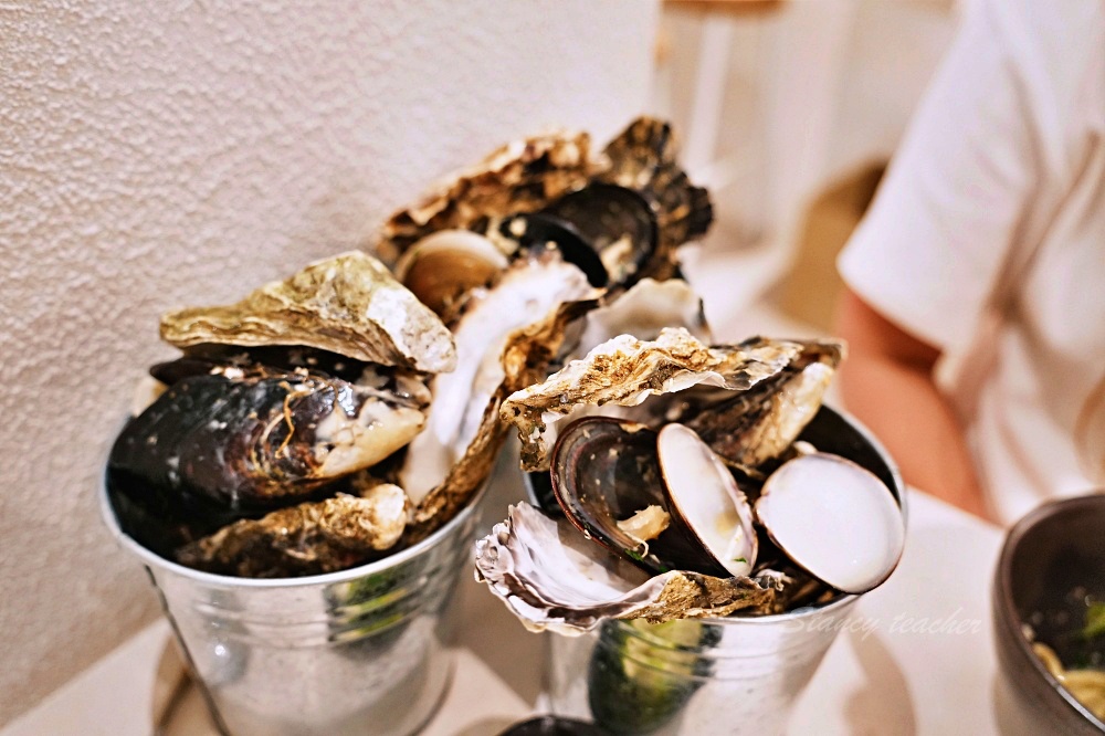 大安區活體生蠔專賣店「She’ll Oyster bar 敘 」活體廣島生蠔法國吉拉朵超霸氣生蠔塔全吃得到