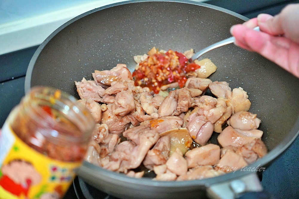 扒扒飯最容易下飯的“辣椒醬”聯名蠟筆小新超萌Q涮嘴雙椒醬必吃