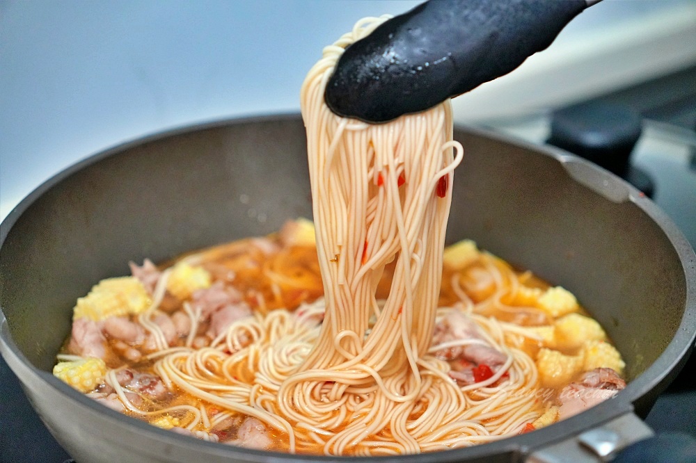 扒扒飯最容易下飯的“辣椒醬”聯名蠟筆小新超萌Q涮嘴雙椒醬必吃