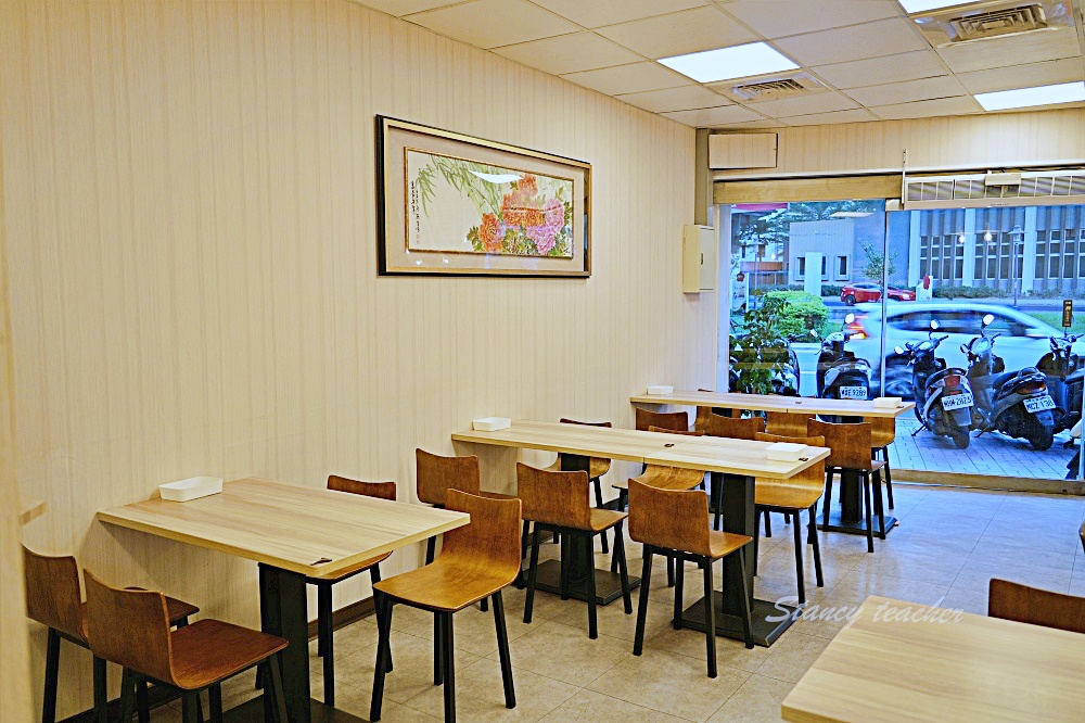 新莊好吃麵疙瘩「撈月麵館」海鮮麵疙瘩生食級干貝好澎湃麻奶南土雞肉麵必點