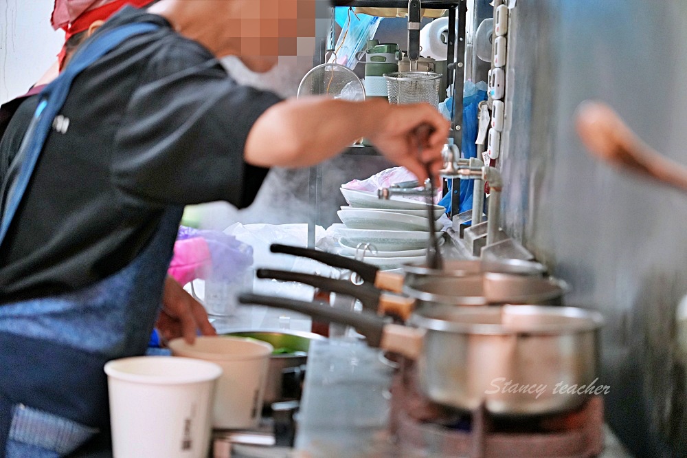 新莊好吃麵疙瘩「撈月麵館」海鮮麵疙瘩生食級干貝好澎湃麻奶南土雞肉麵必點