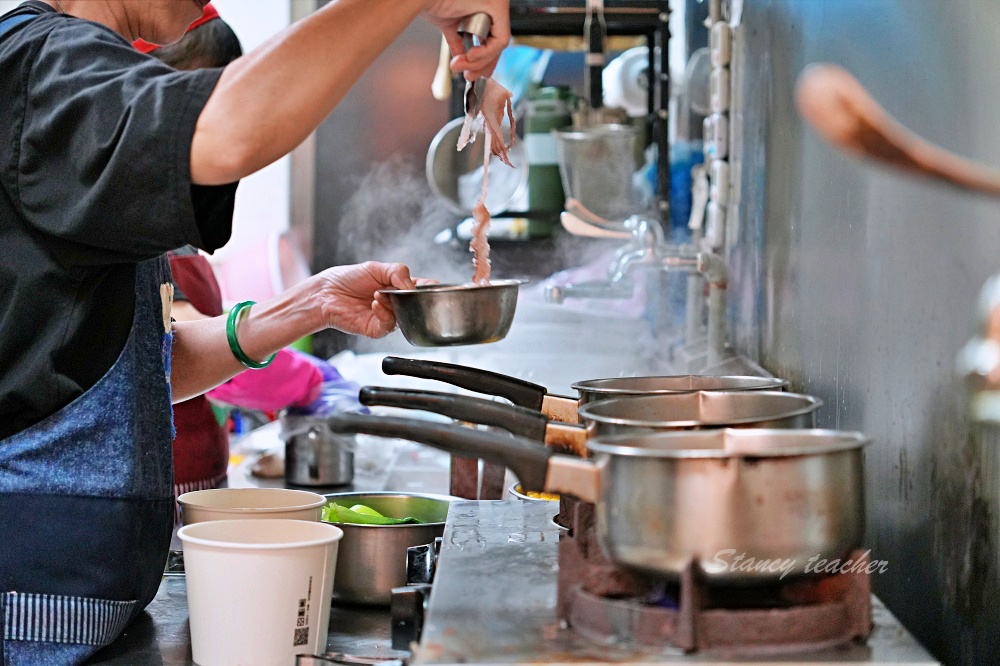 新莊好吃麵疙瘩「撈月麵館」海鮮麵疙瘩生食級干貝好澎湃麻奶南土雞肉麵必點