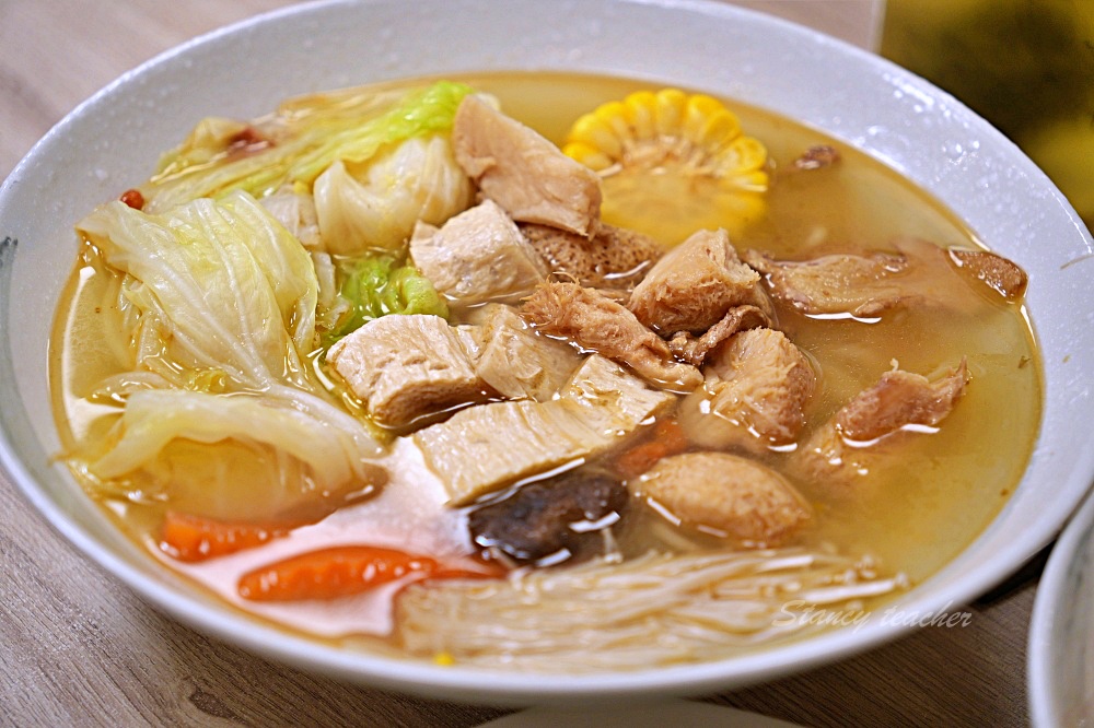 新莊好吃麵疙瘩「撈月麵館」海鮮麵疙瘩生食級干貝好澎湃麻奶南土雞肉麵必點