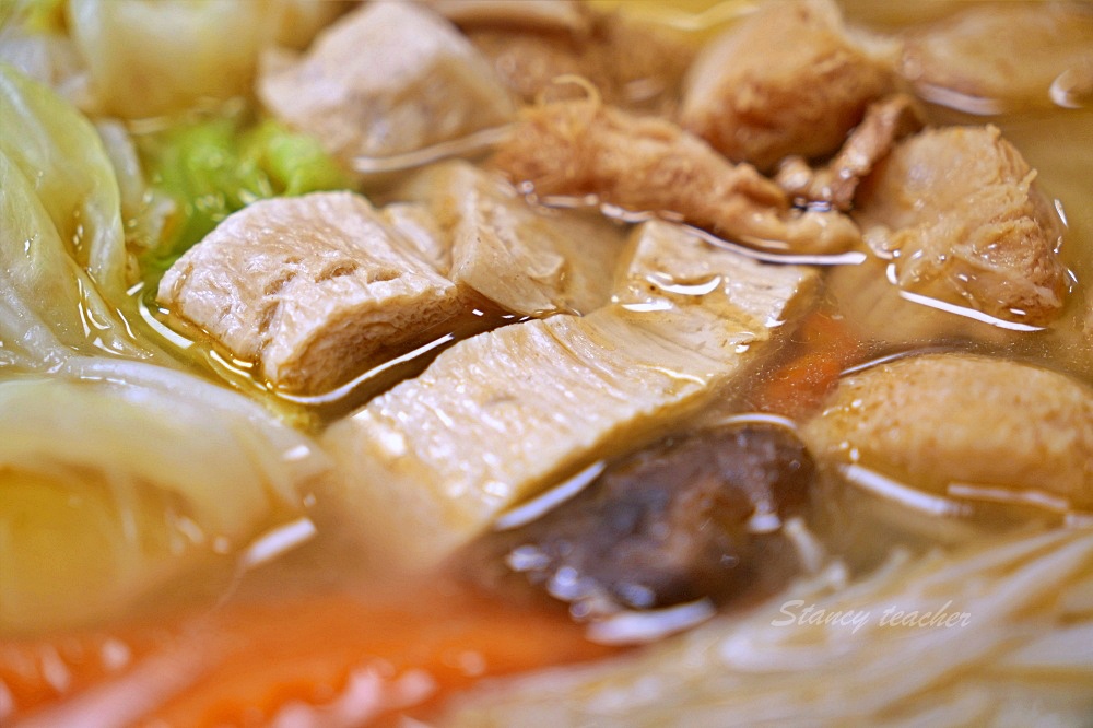 新莊好吃麵疙瘩「撈月麵館」海鮮麵疙瘩生食級干貝好澎湃麻奶南土雞肉麵必點