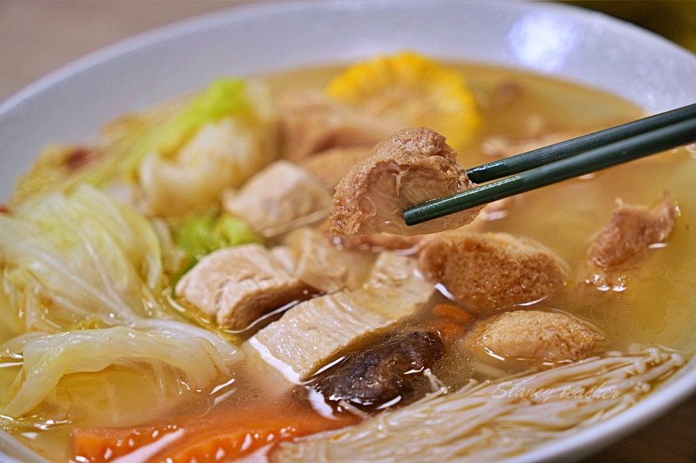 新莊好吃麵疙瘩「撈月麵館」海鮮麵疙瘩生食級干貝好澎湃麻奶南土雞肉麵必點