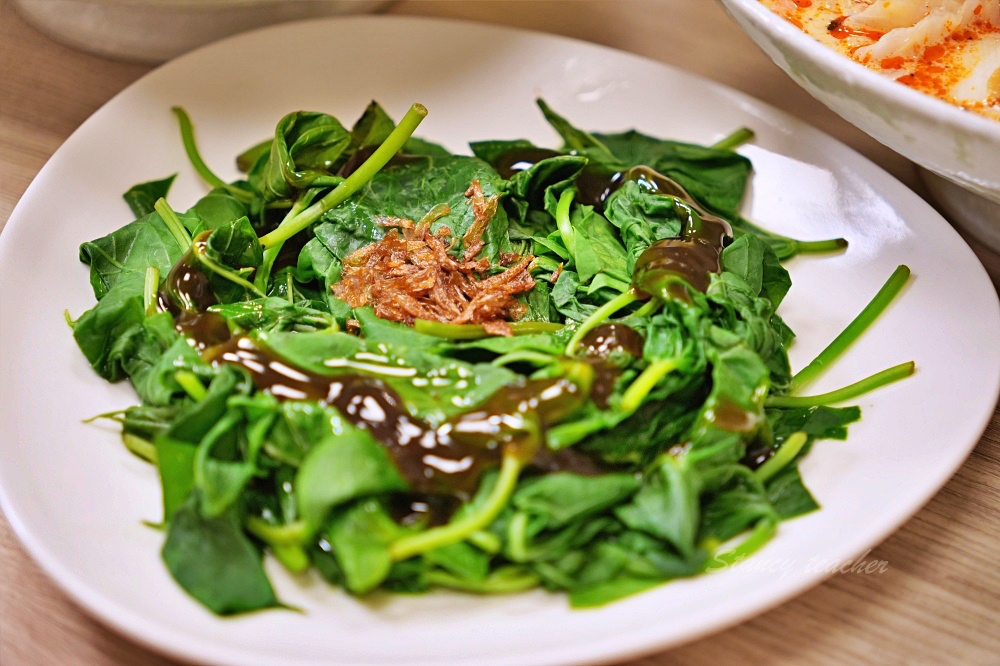 新莊好吃麵疙瘩「撈月麵館」海鮮麵疙瘩生食級干貝好澎湃麻奶南土雞肉麵必點