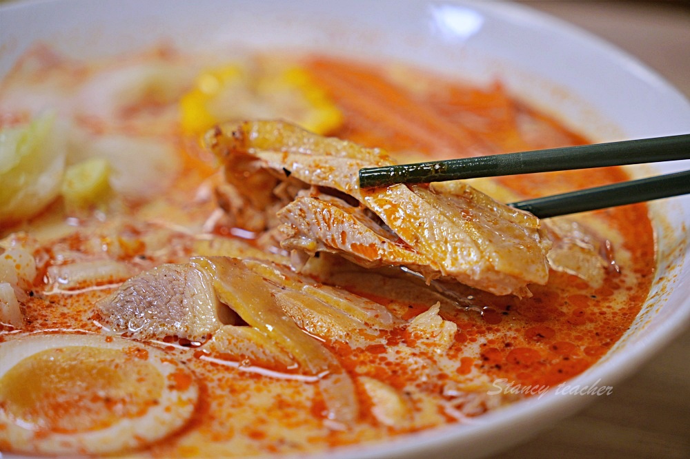新莊好吃麵疙瘩「撈月麵館」海鮮麵疙瘩生食級干貝好澎湃麻奶南土雞肉麵必點