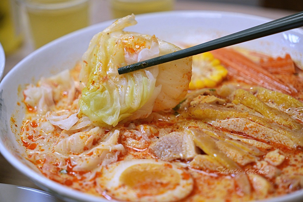 新莊好吃麵疙瘩「撈月麵館」海鮮麵疙瘩生食級干貝好澎湃麻奶南土雞肉麵必點