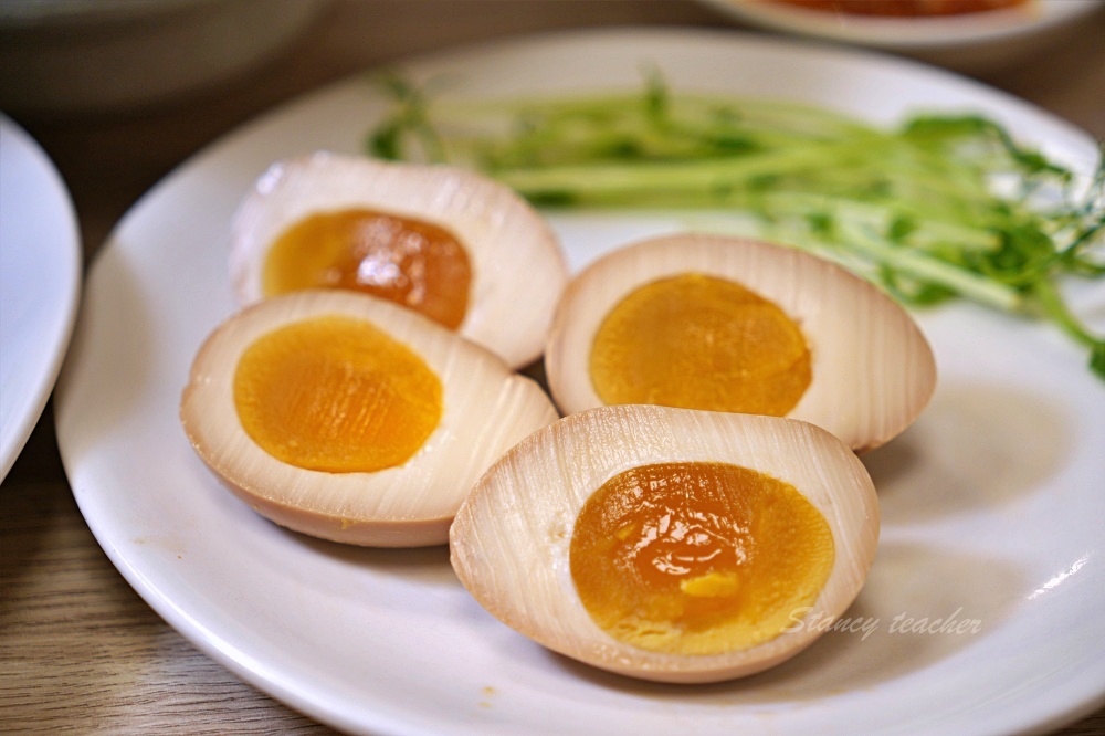 新莊好吃麵疙瘩「撈月麵館」海鮮麵疙瘩生食級干貝好澎湃麻奶南土雞肉麵必點