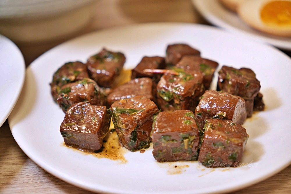 新莊好吃麵疙瘩「撈月麵館」海鮮麵疙瘩生食級干貝好澎湃麻奶南土雞肉麵必點