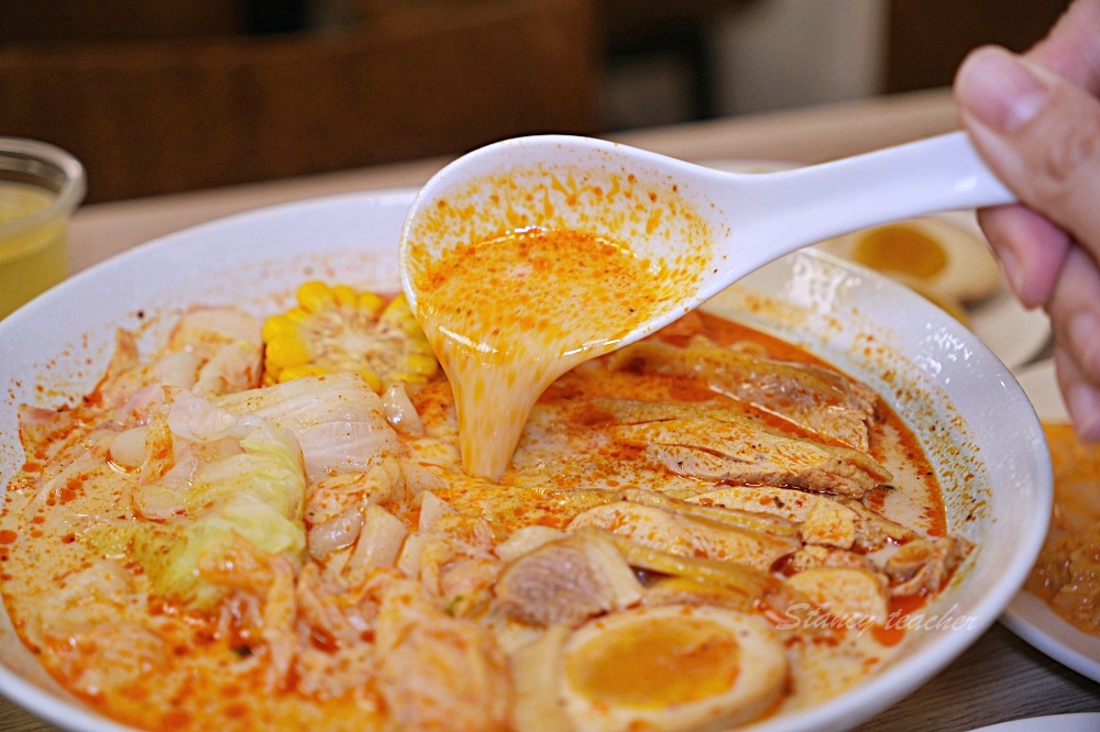新莊好吃麵疙瘩「撈月麵館」海鮮麵疙瘩生食級干貝好澎湃麻奶南土雞肉麵必點