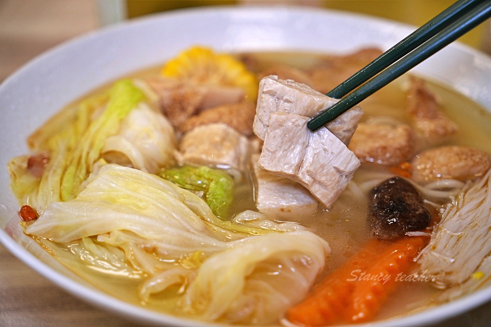 新莊好吃麵疙瘩「撈月麵館」海鮮麵疙瘩生食級干貝好澎湃麻奶南土雞肉麵必點