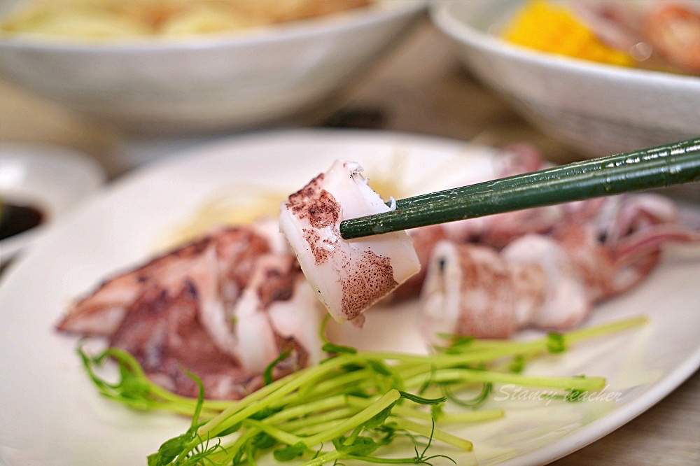 新莊好吃麵疙瘩「撈月麵館」海鮮麵疙瘩生食級干貝好澎湃麻奶南土雞肉麵必點