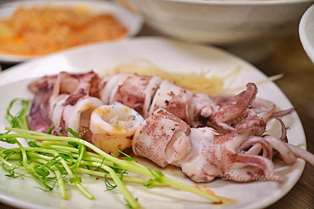 新莊好吃麵疙瘩「撈月麵館」海鮮麵疙瘩生食級干貝好澎湃麻奶南土雞肉麵必點
