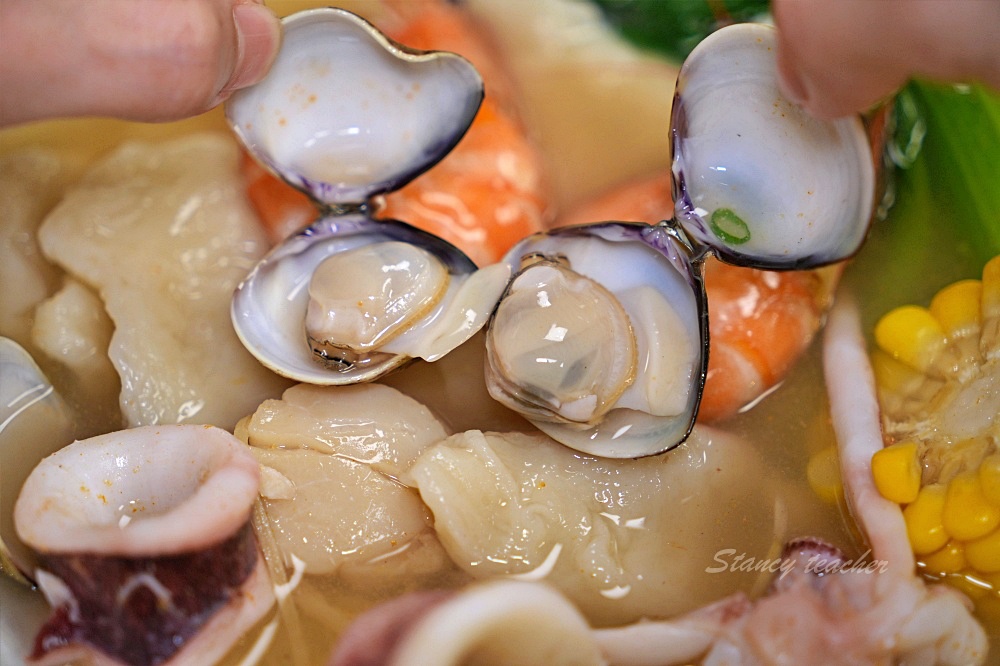 新莊好吃麵疙瘩「撈月麵館」海鮮麵疙瘩生食級干貝好澎湃麻奶南土雞肉麵必點