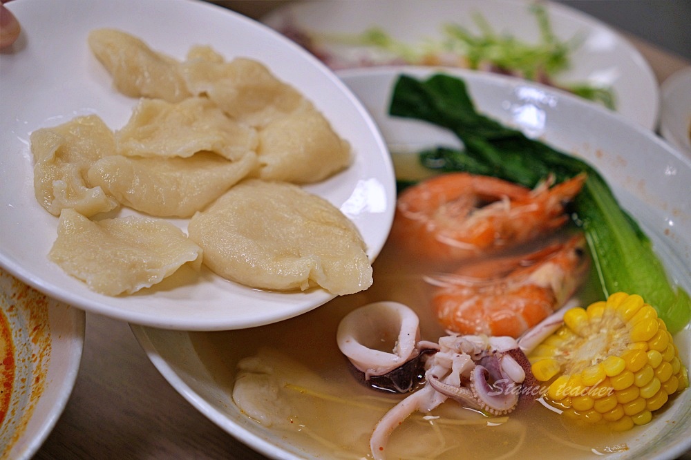 新莊好吃麵疙瘩「撈月麵館」海鮮麵疙瘩生食級干貝好澎湃麻奶南土雞肉麵必點