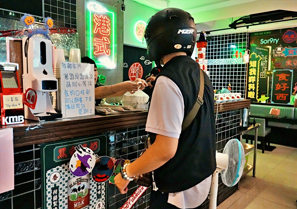 蘆洲港式料理「萬朋冰室」正宗香港大廚炮爐翻炒鑊氣滿溢乾燒伊麵、乾炒牛河必點