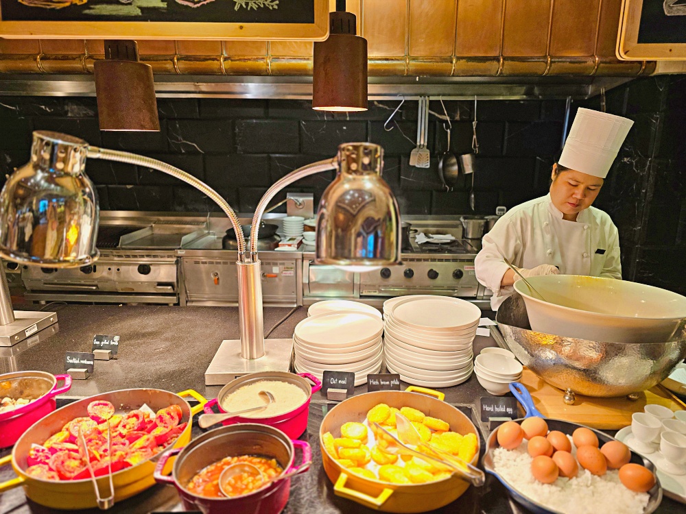 曼谷四面佛附近飯店推薦「Grand Hyatt Erawan Bangkok 愛侶灣君悅飯店」BTS 奇隆站空橋直達