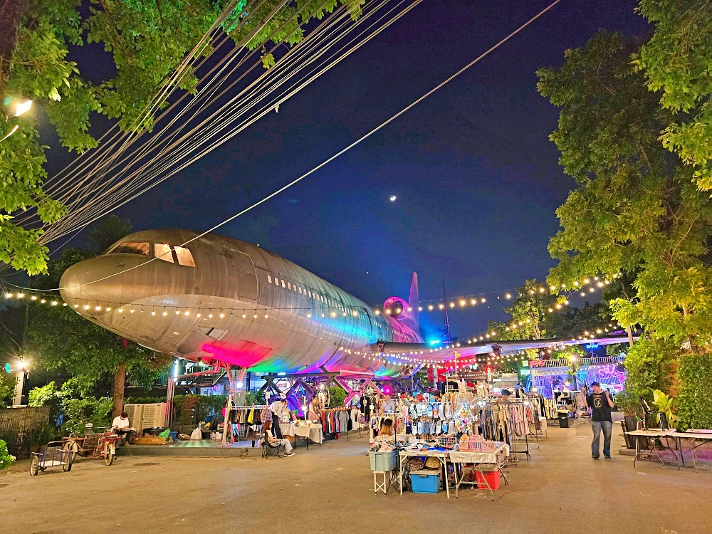 曼谷飛機餐廳「Na-Oh Bangkok」隱身夜市中奢華飛機餐廳還有帥氣笑容的服務生 @Stancy Teacher 美味異想世界