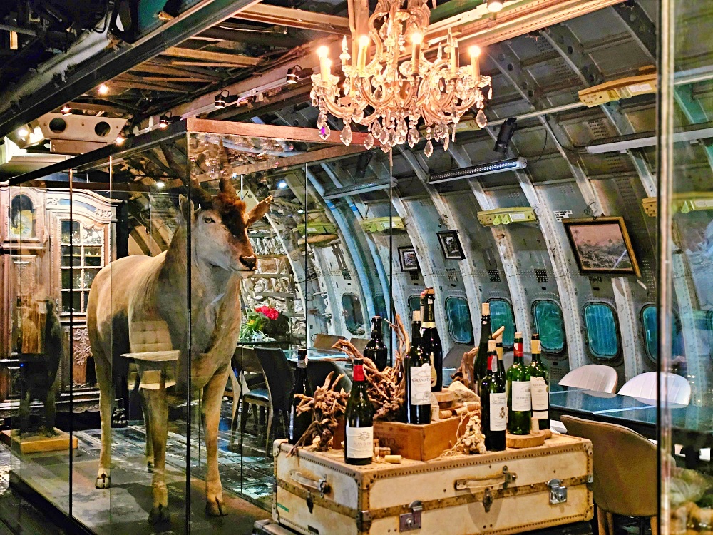 曼谷飛機餐廳「Na-Oh Bangkok」隱身夜市中奢華飛機餐廳還有帥氣笑容的服務生 曼谷飛機餐廳「Na-Oh Bangkok」隱身夜市中奢華飛機餐廳還有帥氣笑容的服務生