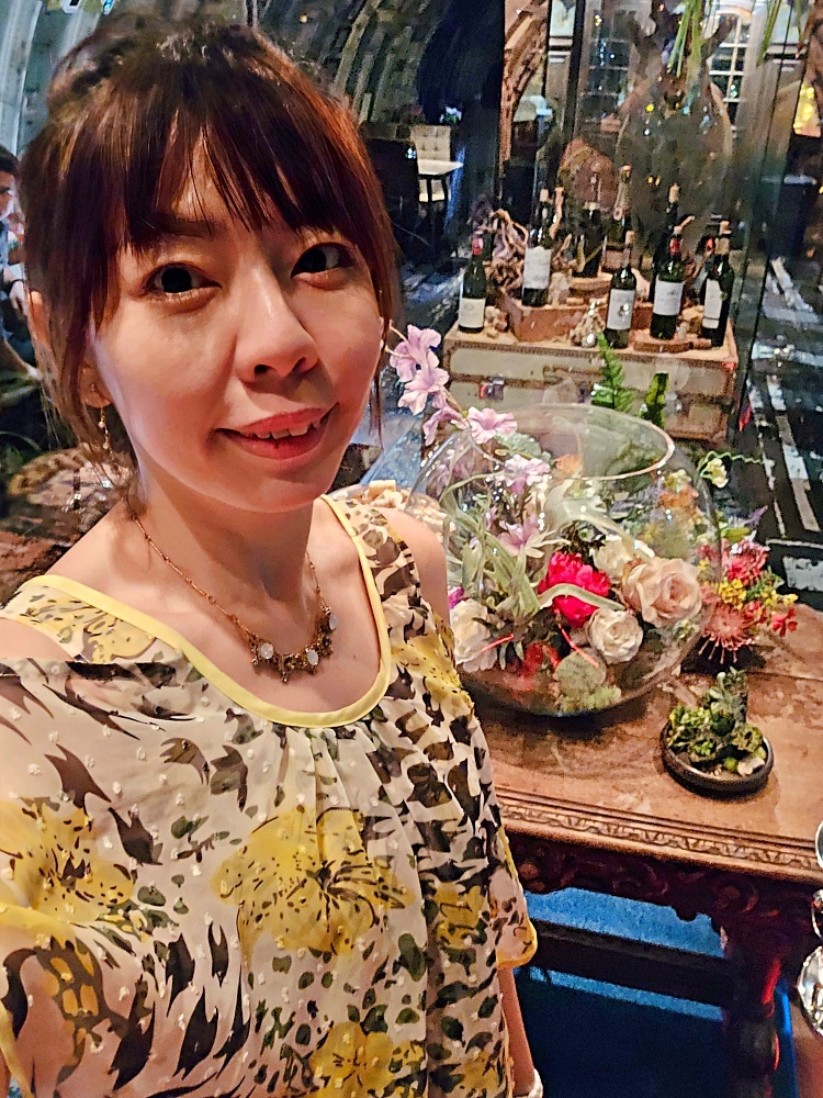 曼谷飛機餐廳「Na-Oh Bangkok」隱身夜市中奢華飛機餐廳還有帥氣笑容的服務生