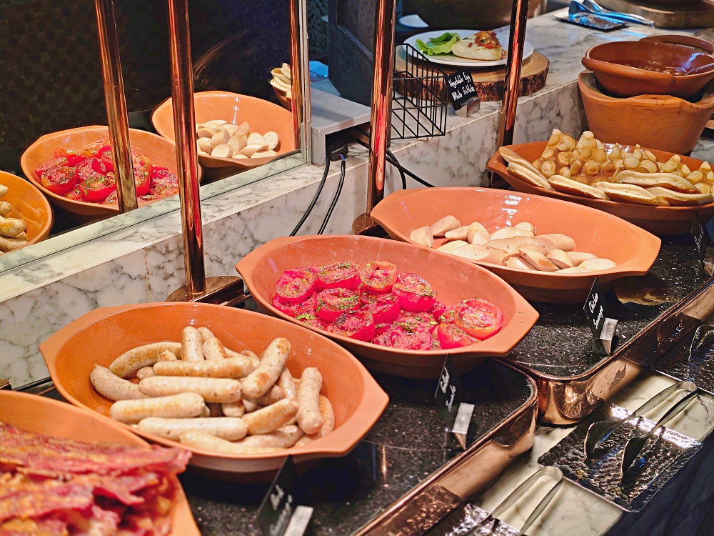 曼谷四面佛附近飯店推薦「Grand Hyatt Erawan Bangkok 愛侶灣君悅飯店」BTS 奇隆站空橋直達