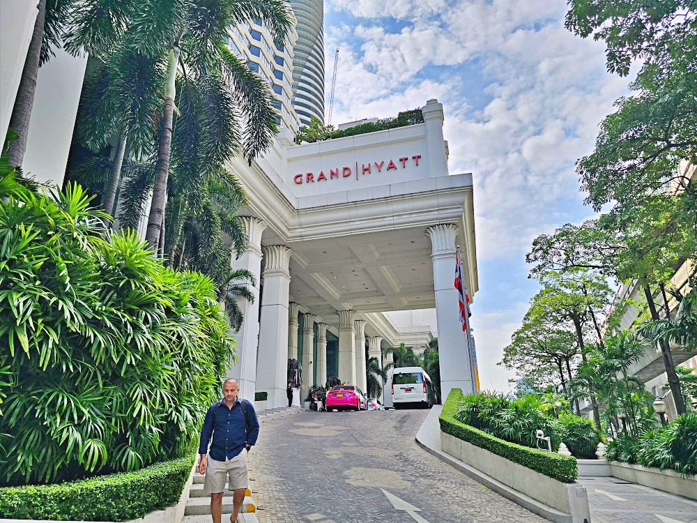 曼谷四面佛附近飯店推薦「Grand Hyatt Erawan Bangkok 愛侶灣君悅飯店」BTS 奇隆站空橋直達