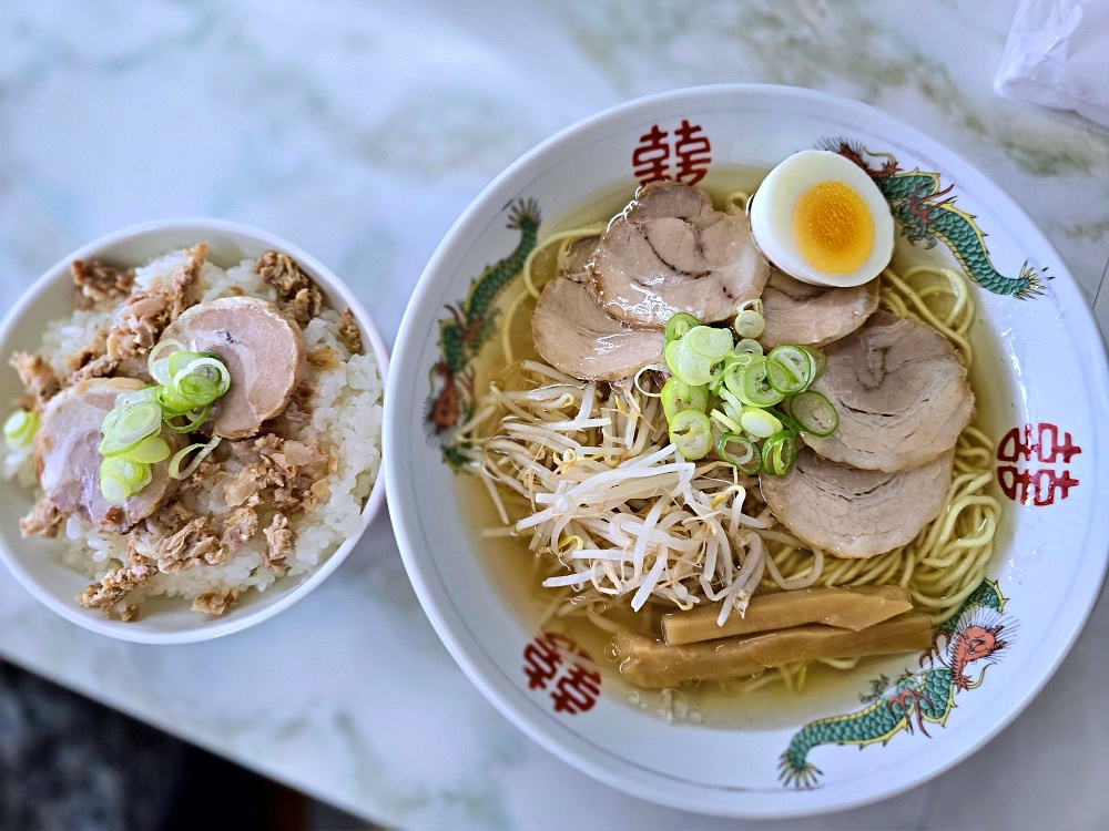 鳥取必吃牛骨拉麵推薦「香味德由良店」老字號的濃郁風味免費漫畫隨你看