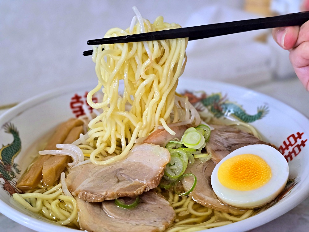 鳥取必吃牛骨拉麵推薦「香味德由良店」老字號的濃郁風味免費漫畫隨你看