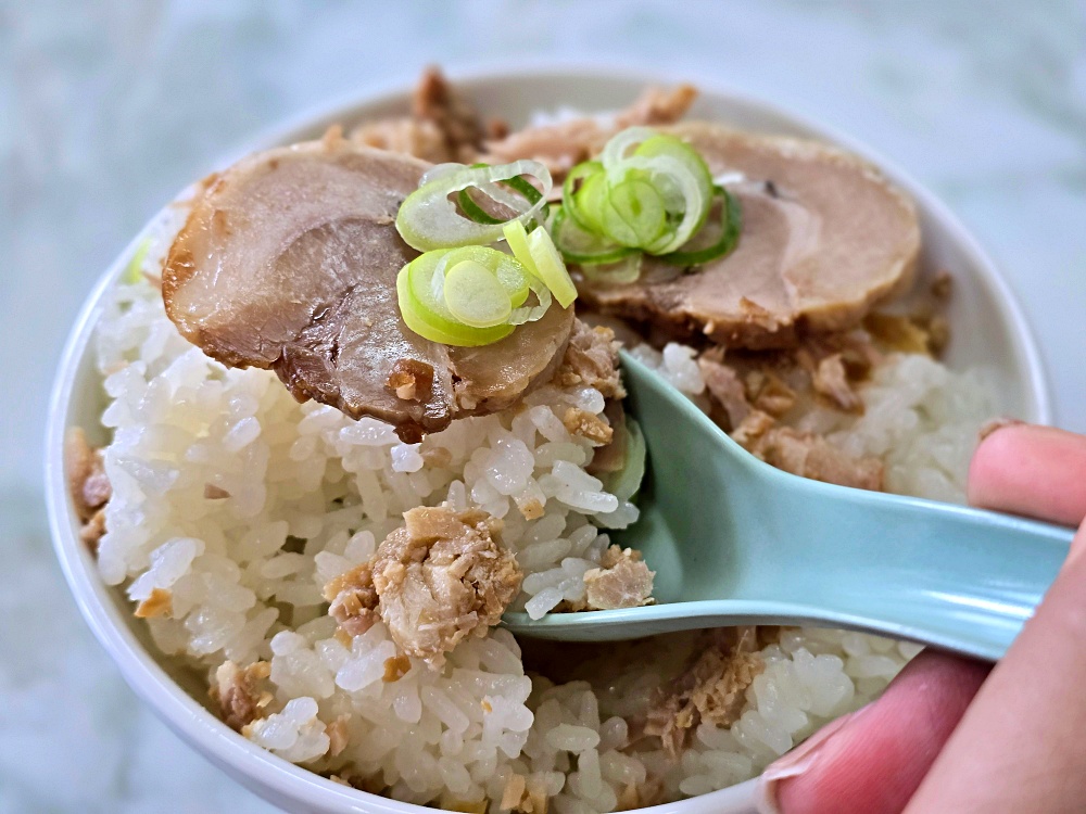 鳥取必吃牛骨拉麵推薦「香味德由良店」老字號的濃郁風味免費漫畫隨你看
