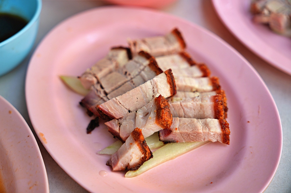沙巴必吃美食「味雅海南飯茶餐室」海南雞油飯小孩大愛脆皮豬是亮點～
