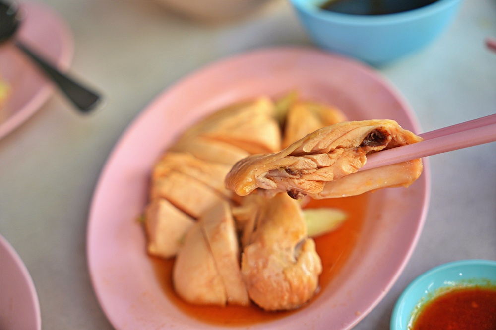 沙巴必吃美食「味雅海南飯茶餐室」海南雞油飯小孩大愛脆皮豬是亮點～