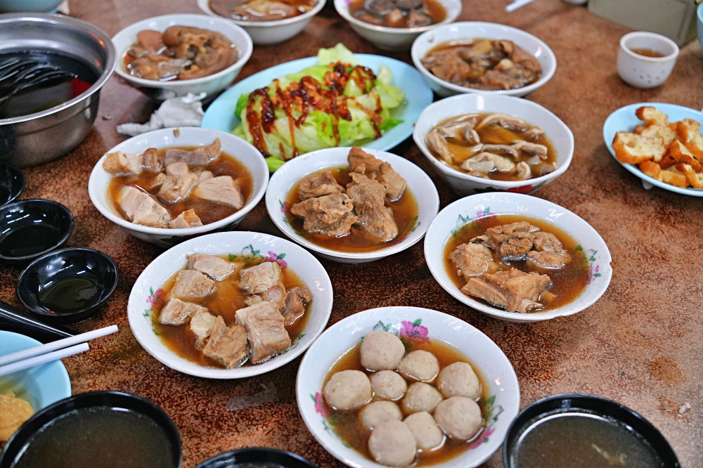 沙巴美食必吃-佑記肉骨茶，在地人深夜宵夜首選每天都大排長龍