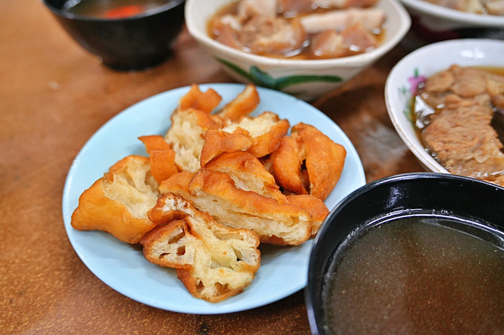 沙巴美食必吃-佑記肉骨茶，在地人深夜宵夜首選每天都大排長龍