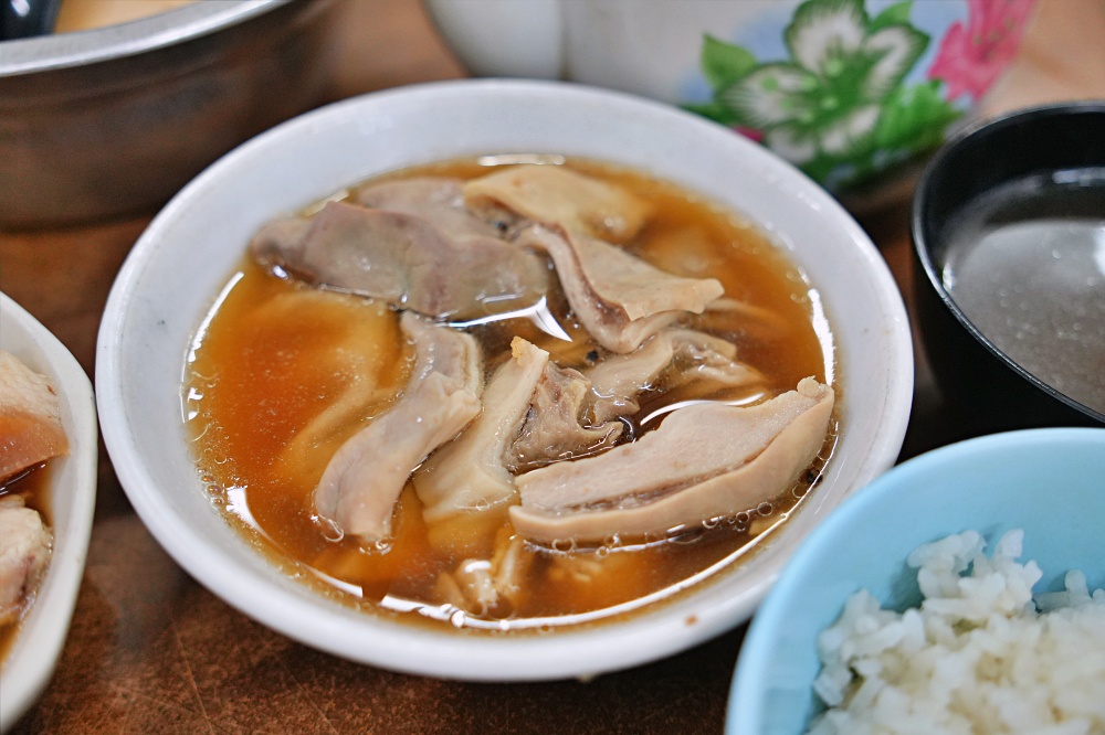 沙巴美食必吃-佑記肉骨茶，在地人深夜宵夜首選每天都大排長龍