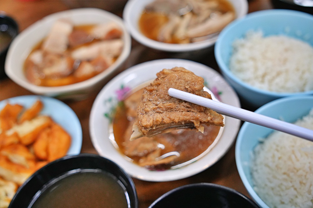 沙巴美食必吃-佑記肉骨茶，在地人深夜宵夜首選每天都大排長龍