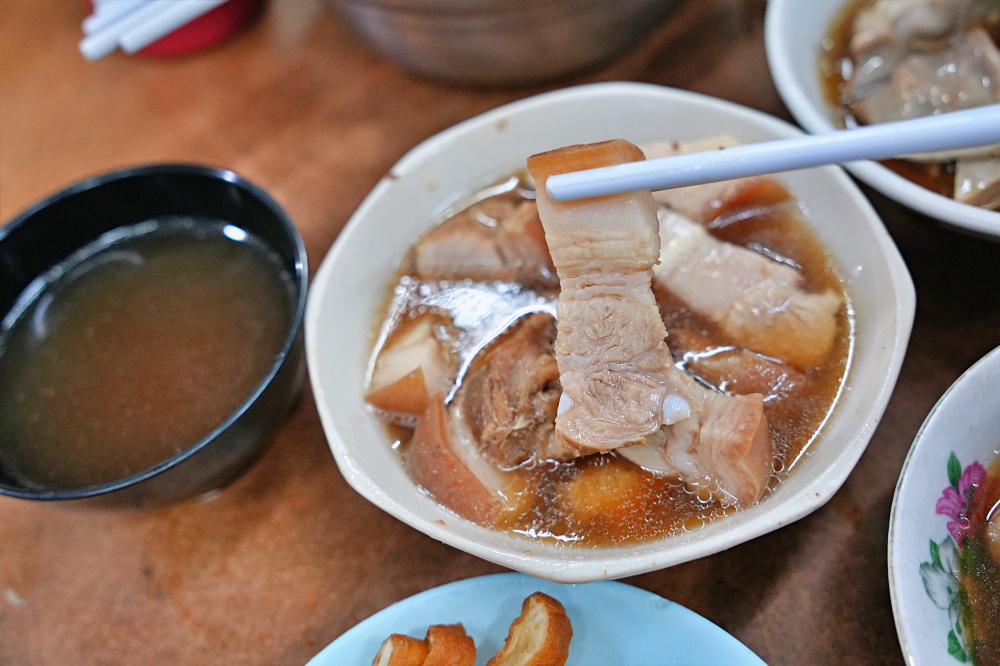 沙巴美食必吃-佑記肉骨茶，在地人深夜宵夜首選每天都大排長龍