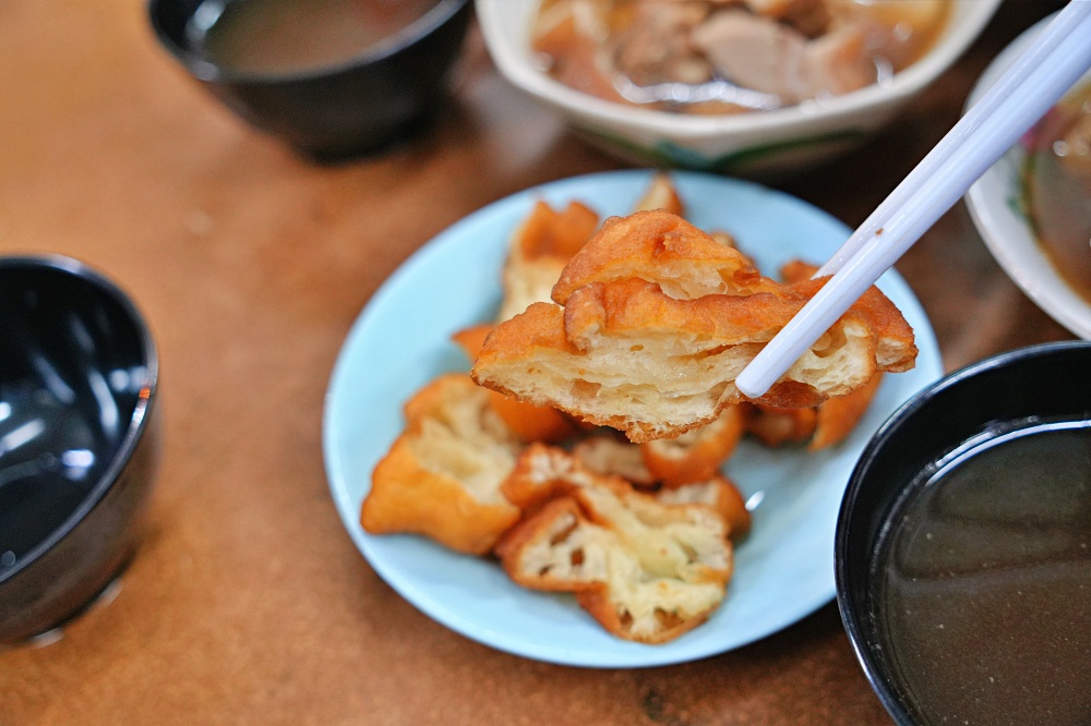 沙巴美食必吃-佑記肉骨茶，在地人深夜宵夜首選每天都大排長龍