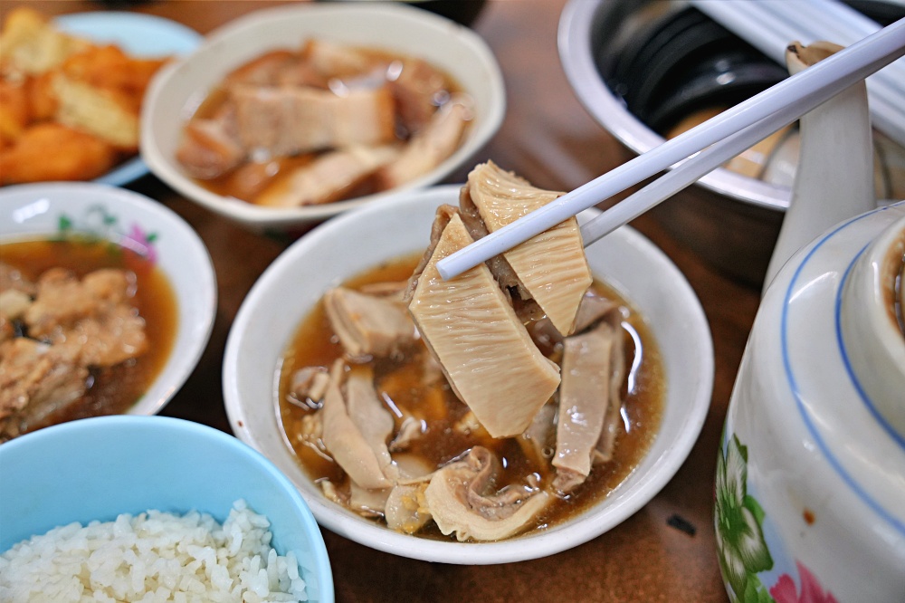 沙巴美食必吃-佑記肉骨茶，在地人深夜宵夜首選每天都大排長龍