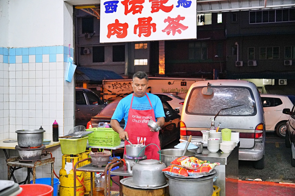 沙巴美食必吃-佑記肉骨茶，在地人深夜宵夜首選每天都大排長龍