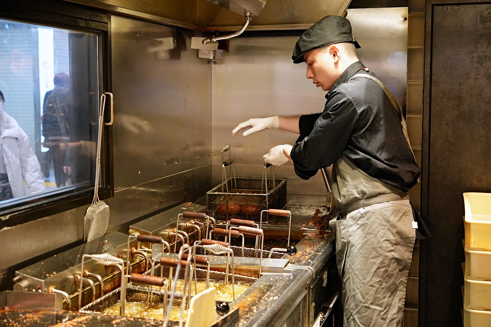 東京車站外帶美食「Zopf咖哩麵包」香濃內餡酥脆外皮吃一次就上癮