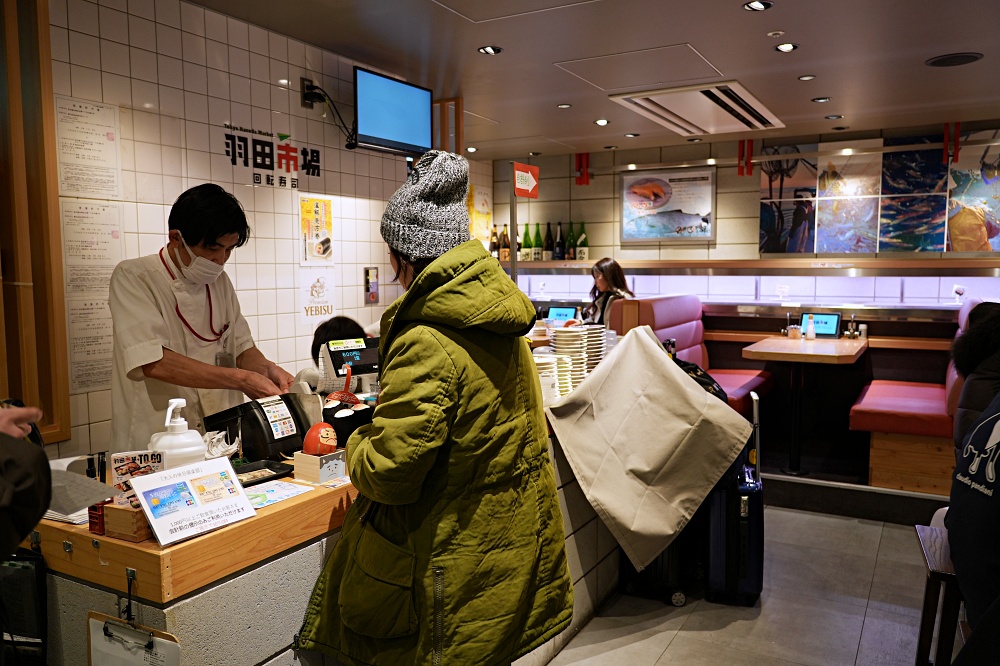 東京車站外帶美食「羽田市場迴轉壽司」魚市場新鮮直送海鮮現做握壽司餐盒外帶超划算