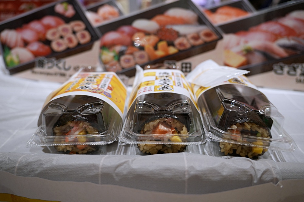 東京車站外帶美食「羽田市場迴轉壽司」魚市場新鮮直送海鮮現做握壽司餐盒外帶超划算