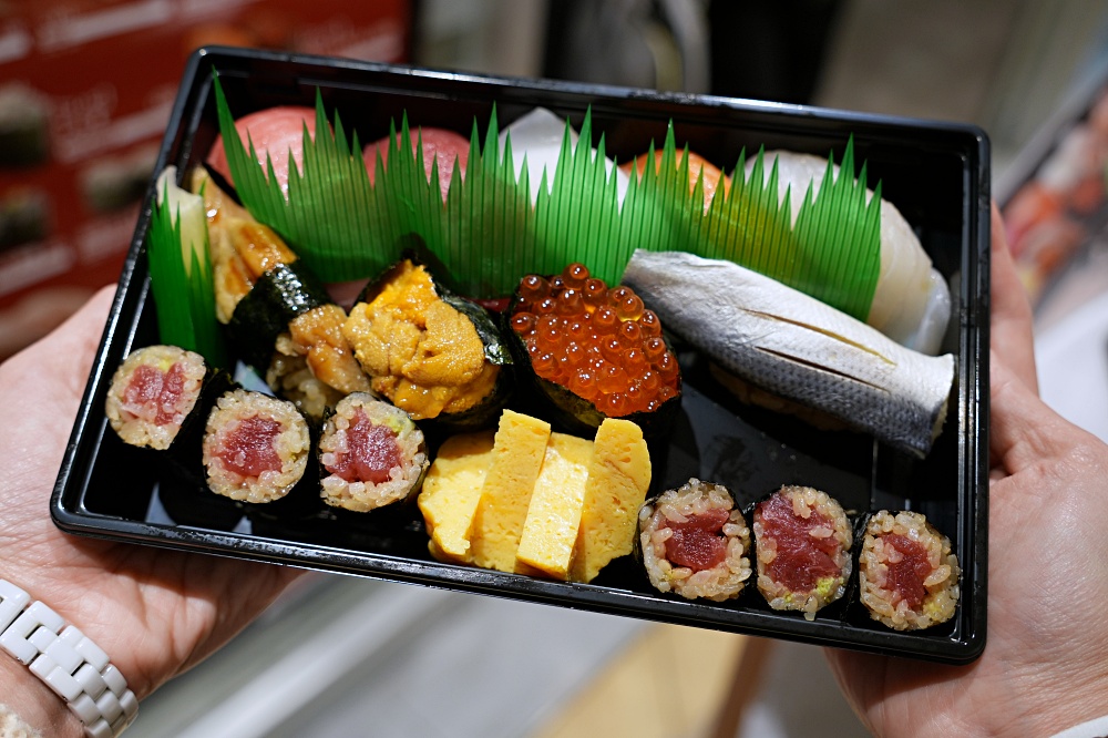東京車站外帶美食「羽田市場迴轉壽司」魚市場新鮮直送海鮮現做握壽司餐盒外帶超划算 @Stancy Teacher 美味異想世界