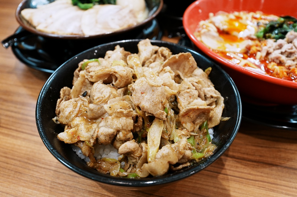 東京池袋太陽城美食「池袋壹角家拉麵」橫濱家系拉麵超濃郁豚骨拉麵叉燒大塊好過癮