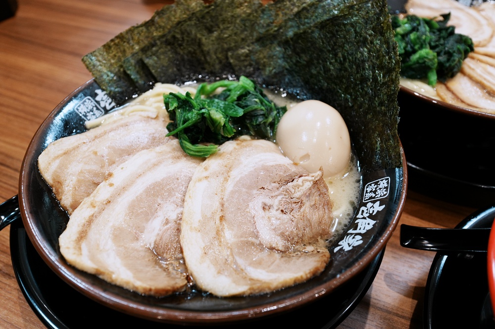 東京池袋太陽城美食「池袋壹角家拉麵」橫濱家系拉麵超濃郁豚骨拉麵叉燒大塊好過癮