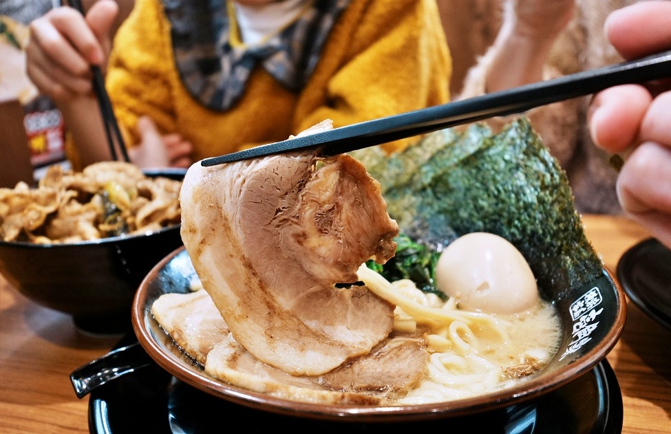 東京池袋太陽城美食「池袋壹角家拉麵」橫濱家系拉麵超濃郁豚骨拉麵叉燒大塊好過癮 東京池袋太陽城美食「池袋壹角家拉麵」橫濱家系拉麵超濃郁豚骨拉麵叉燒大塊好過癮
