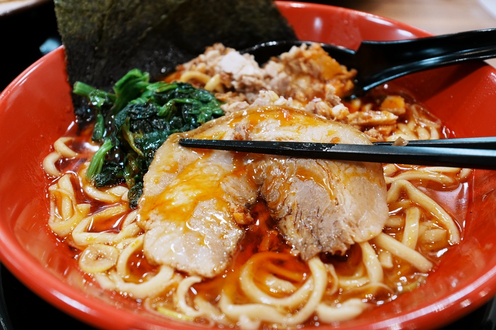 東京池袋太陽城美食「池袋壹角家拉麵」橫濱家系拉麵超濃郁豚骨拉麵叉燒大塊好過癮