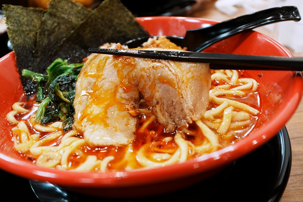 東京池袋太陽城美食「池袋壹角家拉麵」橫濱家系拉麵超濃郁豚骨拉麵叉燒大塊好過癮