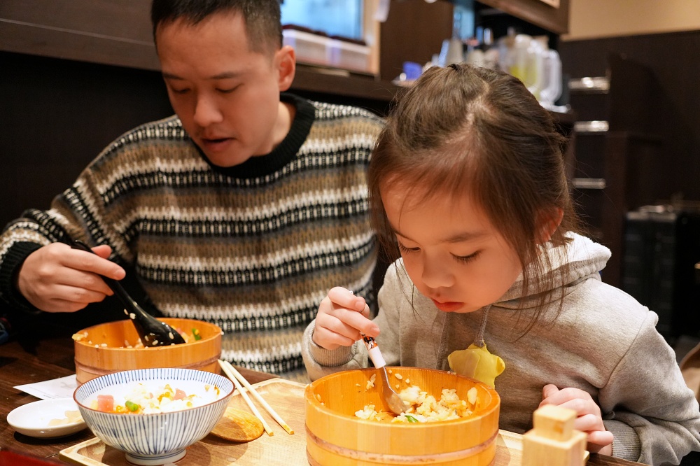 池袋西武百貨美食「築地魚河岸虎杖築地」海鮮飯、鰻魚飯雖然小貴卻新鮮好吃 池袋西武百貨美食「築地魚河岸虎杖築地」海鮮飯、鰻魚飯雖然小貴卻新鮮好吃